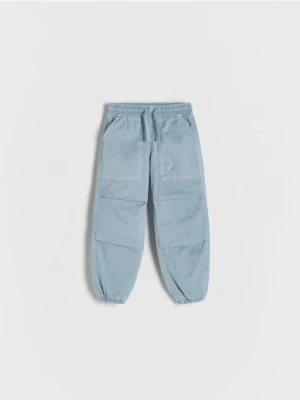 Reserved - Bawełniane spodnie parachute - jasnoniebieski