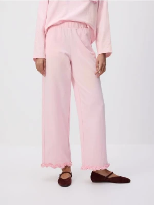 Reserved - Bawełniane spodnie z falbanką - pastelowy róż