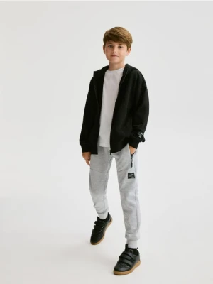 Reserved - Bawełniane spodnie z kieszeniami - jasnoszary