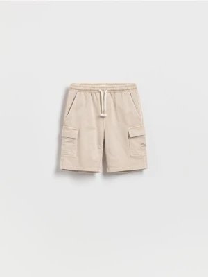 Reserved - Bawełniane szorty cargo - beżowy