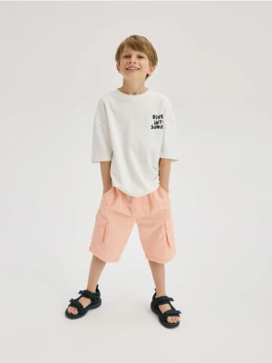 Reserved - Bawełniane szorty cargo - brzoskwiniowy