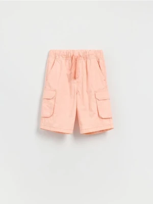 Reserved - Bawełniane szorty cargo - brzoskwiniowy