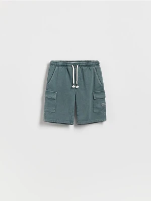 Reserved - Bawełniane szorty cargo - zielony
