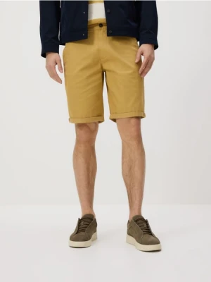 Reserved - Bawełniane szorty chino - bursztynowy