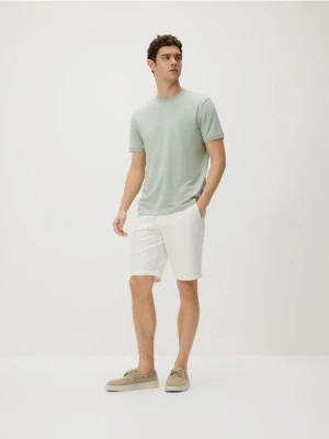 Reserved - Bawełniane szorty chino - złamana biel