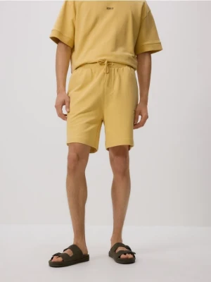 Reserved - Bawełniane szorty comfort - jasnożółty