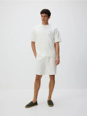 Reserved - Bawełniane szorty comfort - złamana biel