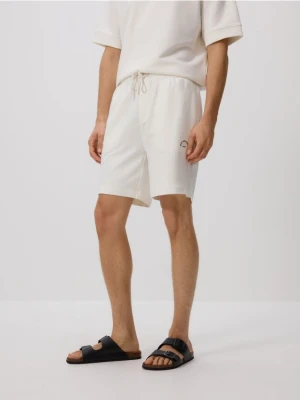 Reserved - Bawełniane szorty comfort - złamana biel
