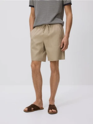 Reserved - Bawełniane szorty jogger - beżowy