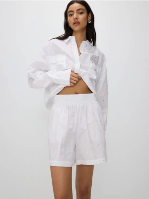 Reserved - Bawełniane szorty z aplikacjami - biały