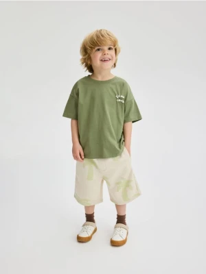 Reserved - Bawełniane szorty z nadrukiem - kremowy