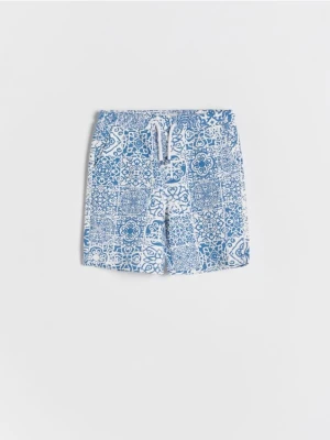 Reserved - Bawełniane szorty z nadrukiem - złamana biel