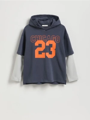Reserved - Bawełniany longsleeve z kapturem - granatowy