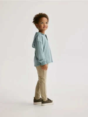 Reserved - Bawełniany longsleeve z kapturem - niebieski