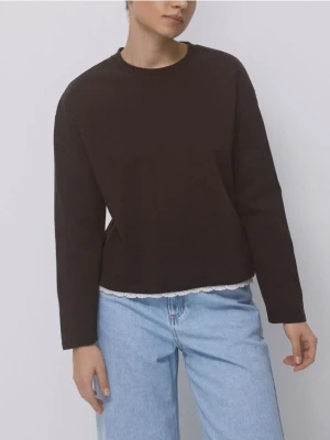 Reserved - Bawełniany longsleeve z koronką - ciemnobrązowy
