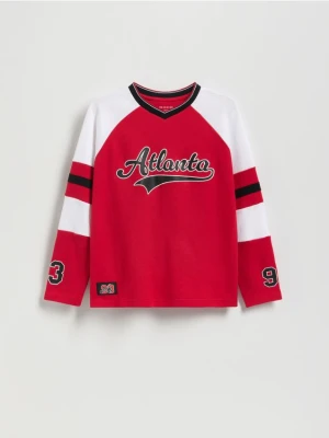 Reserved - Bawełniany longsleeve z nadrukiem - czerwony