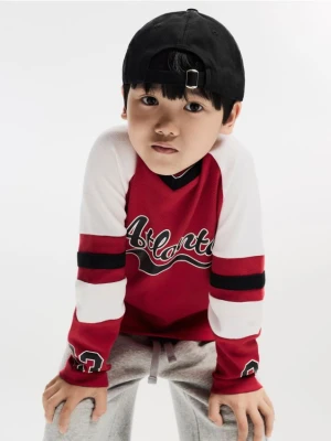 Reserved - Bawełniany longsleeve z nadrukiem - czerwony