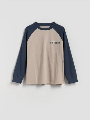 Reserved - Bawełniany longsleeve z nadrukiem - kremowy