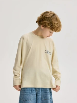 Reserved - Bawełniany longsleeve z nadrukiem - złamana biel