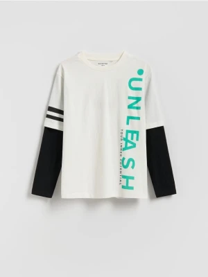 Reserved - Bawełniany longsleeve z nadrukiem - złamana biel