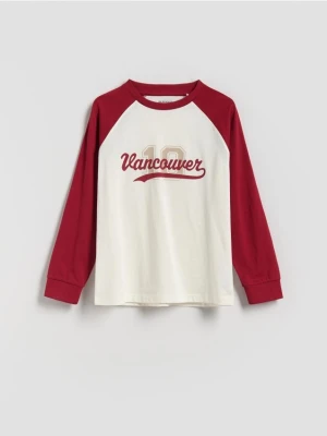 Reserved - Bawełniany longsleeve z nadrukiem - złamana biel