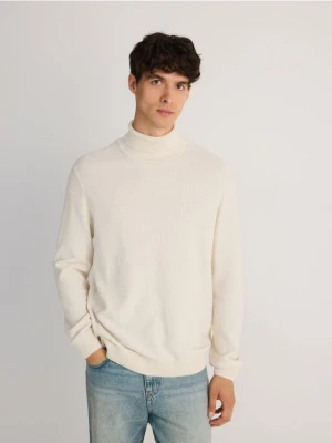 Reserved - Bawełniany sweter z golfem - kremowy