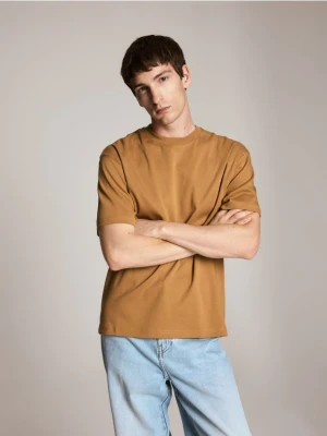 Reserved - Bawełniany t-shirt boxy - musztardowy