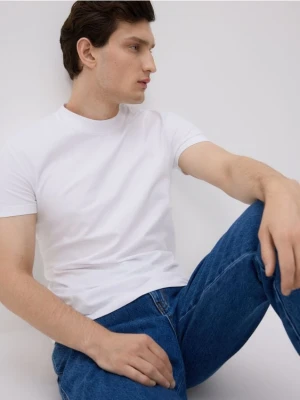 Reserved - Bawełniany t-shirt slim fit - biały