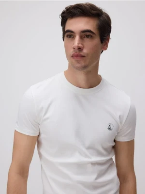 Reserved - Bawełniany t-shirt slim fit - złamana biel