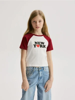 Reserved - Bawełniany t-shirt z aplikacją - czerwony