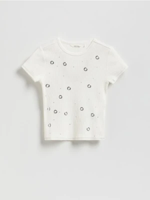 Reserved - Bawełniany t-shirt z aplikacją - złamana biel