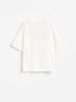 Reserved - Bawełniany t-shirt z aplikacjami - złamana biel