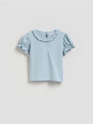 Reserved - Bawełniany t-shirt z falbanką - jasnoniebieski