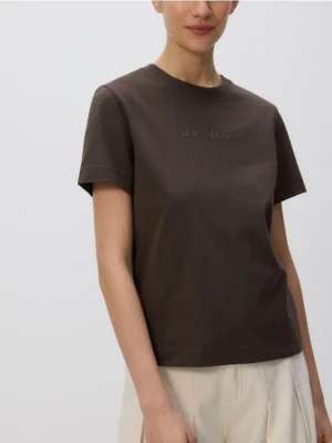 Reserved - Bawełniany t-shirt z nadrukiem - brązowy