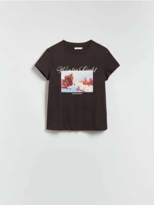 Reserved - Bawełniany t-shirt z nadrukiem - ciemnobrązowy