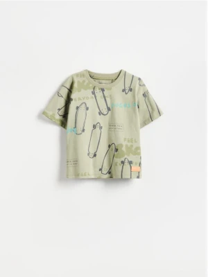 Reserved - Bawełniany t-shirt z nadrukiem - oliwkowy