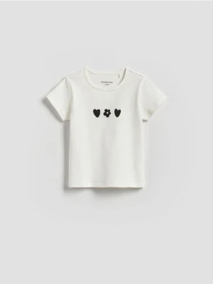 Reserved - Bawełniany t-shirt z nadrukiem - złamana biel