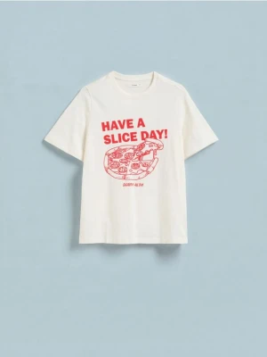 Reserved - Bawełniany t-shirt z nadrukiem - złamana biel