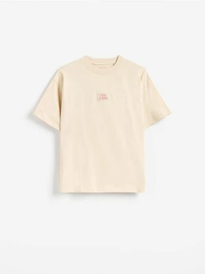 Reserved - Bawełniany t-shirt z naszywką - beżowy