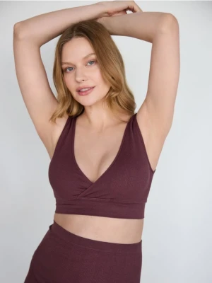 Reserved - Bezszwowy top w stylu sportowym - brązowy