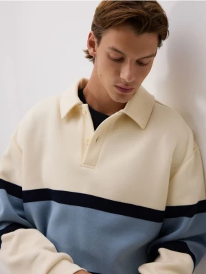 Reserved - Bluza regular fit z kołnierzem - złamana biel