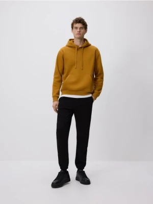 Reserved - Bluza regular z kapturem - bursztynowy