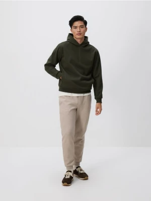 Reserved - Bluza regular z kapturem - ciemnozielony