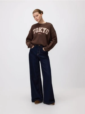 Reserved - Bluza z haftowanym napisem - ciemnobrązowy