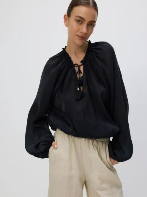 Reserved - Bluzka o kroju oversize - czarny