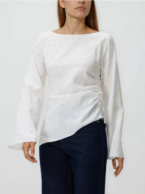 Reserved - Bluzka z asymetrycznym dołem - złamana biel