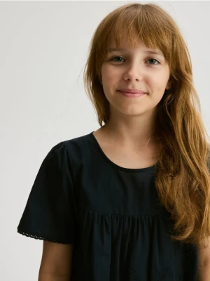 Reserved - Bluzka z ażurowym dołem - granatowy