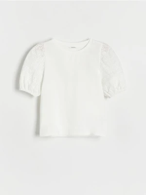 Reserved - Bluzka z ażurowymi rękawami - złamana biel