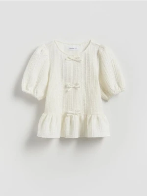 Reserved - Bluzka z baskinką - złamana biel