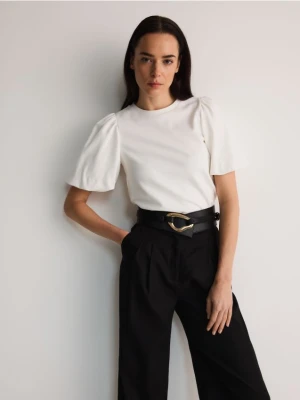 Zdjęcie produktu Reserved - Bluzka z bufiastymi rękawami - złamana biel